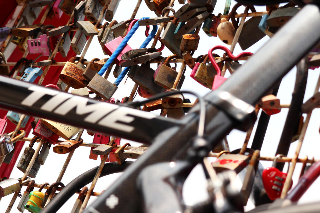 Locks in Taipei, shot with the EOS M6