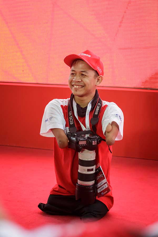 disabled photographer in indonesia