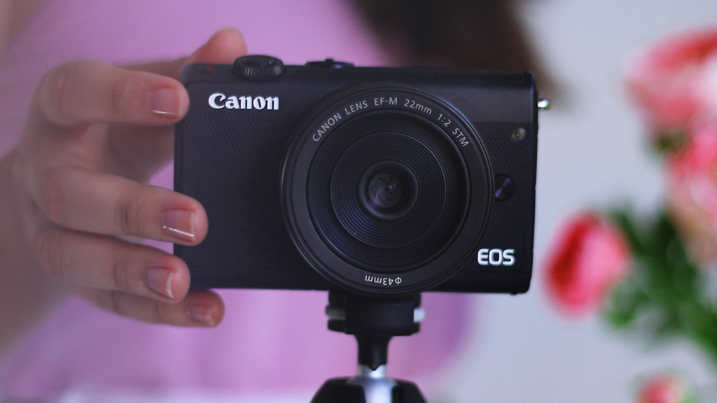 canon eos m100 closeup