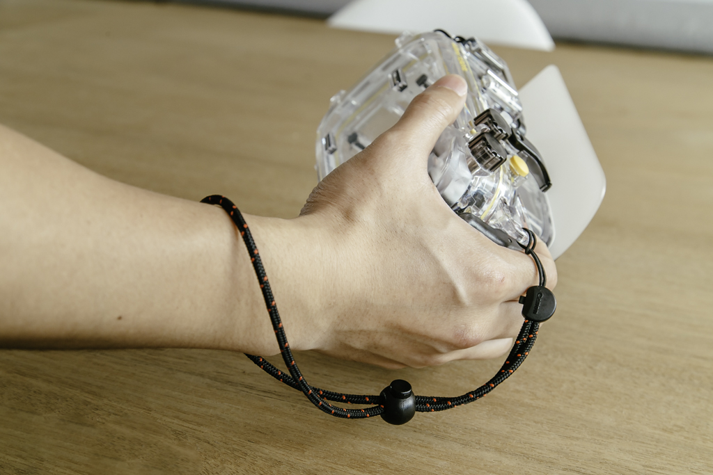 Canon waterproof case WP-DC55 - lanyard