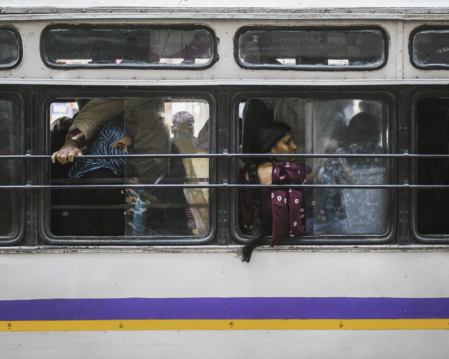 crowded train in india