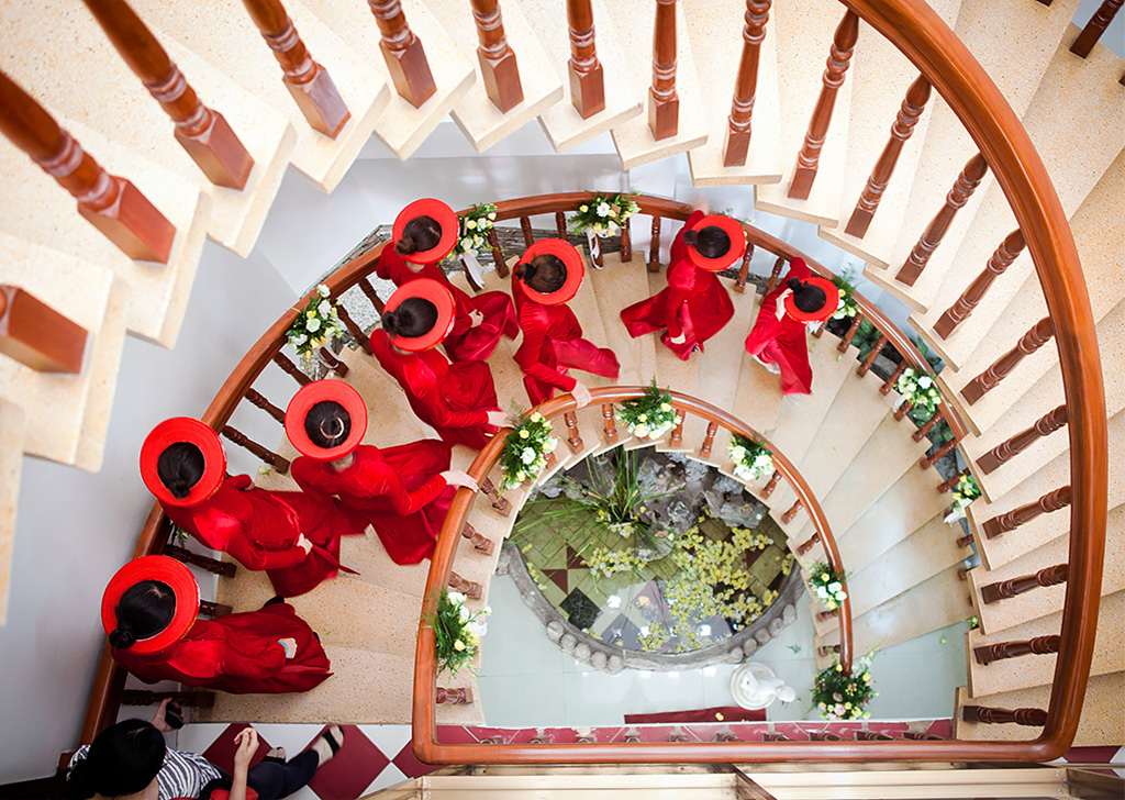 Top view of Vietnamese bridesmaids walking down the stairs